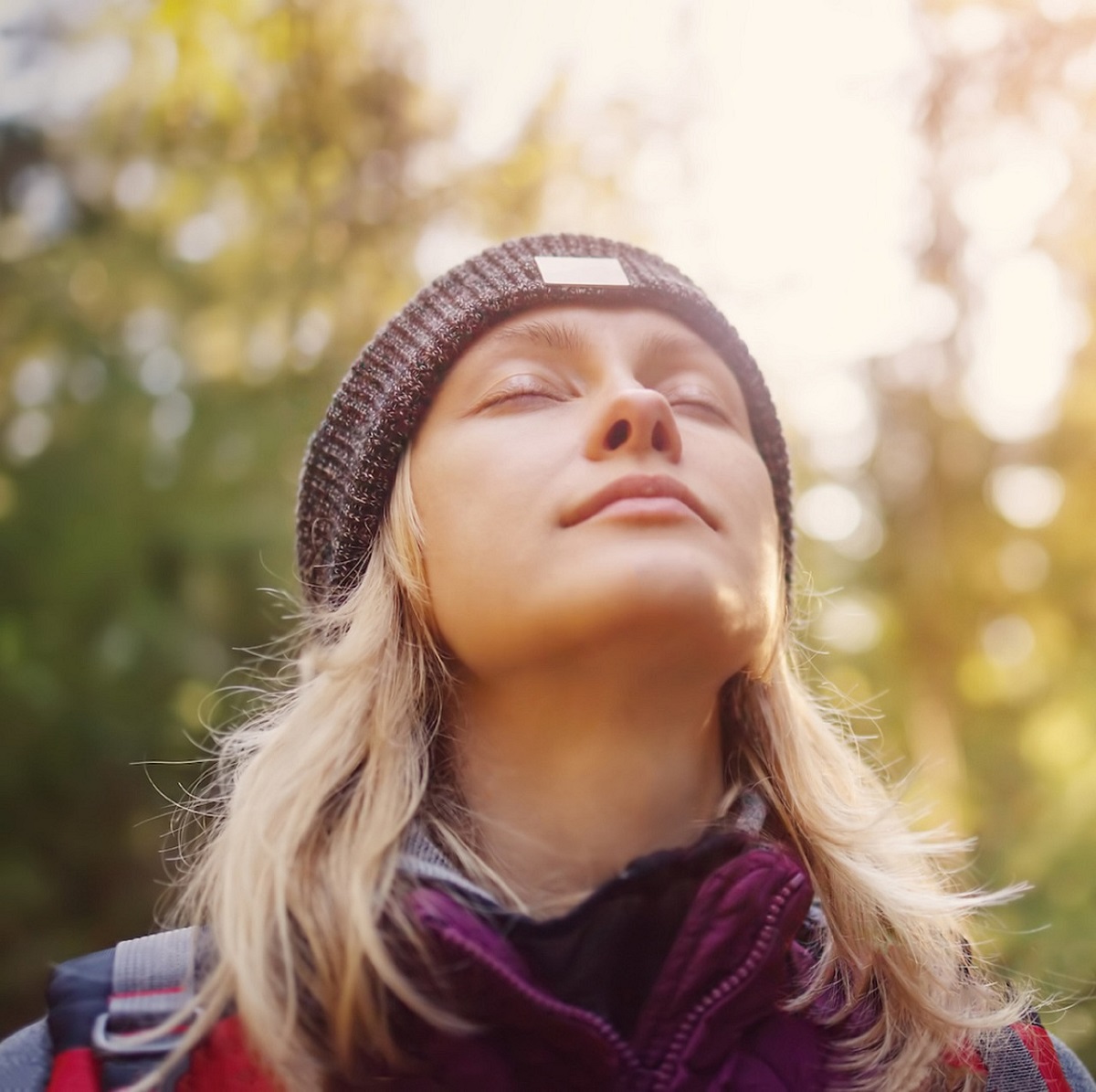 donna con gli occhi chiusi