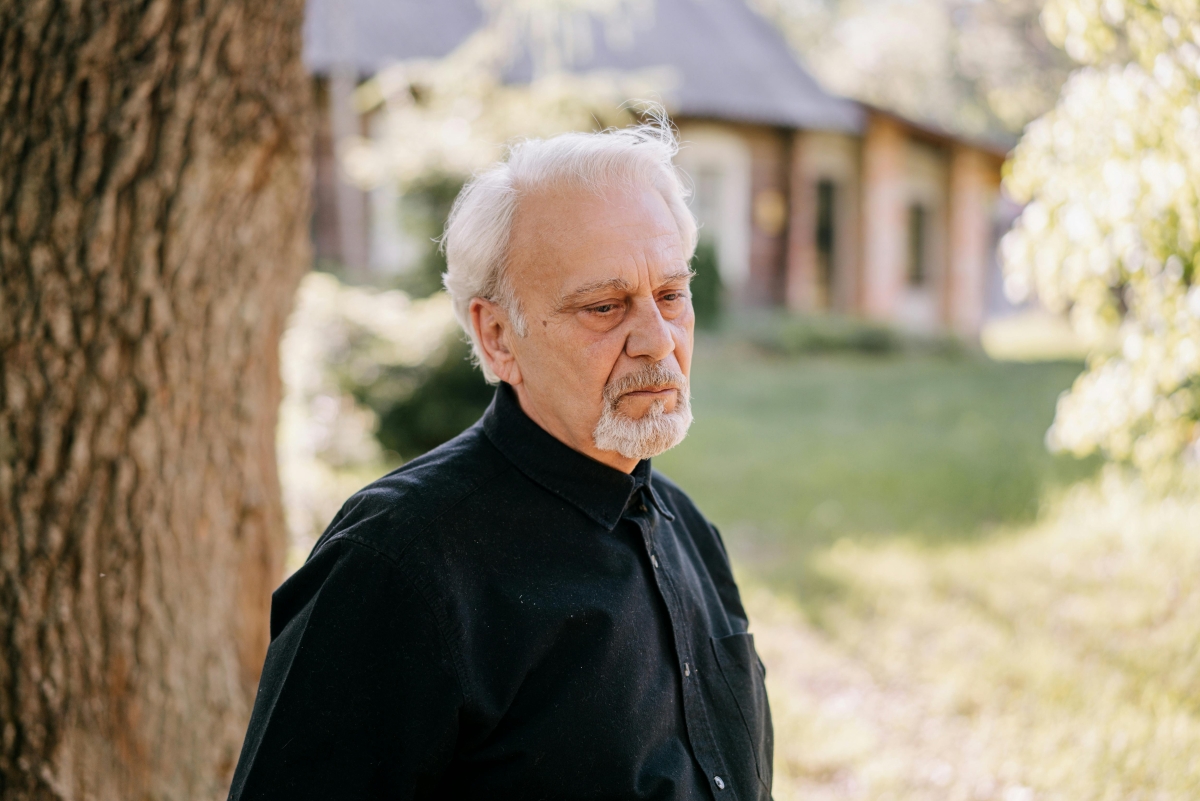 Uomo dal viso triste