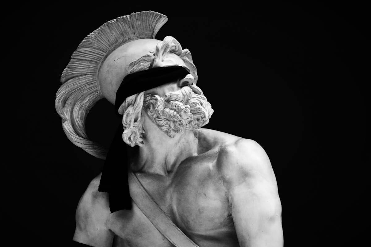 statua bendata, metafora della cecità nel mito di Edipo