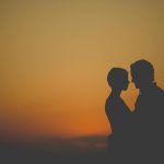 coppia al tramonto
