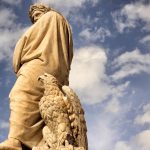 Statua di Dante con aquila