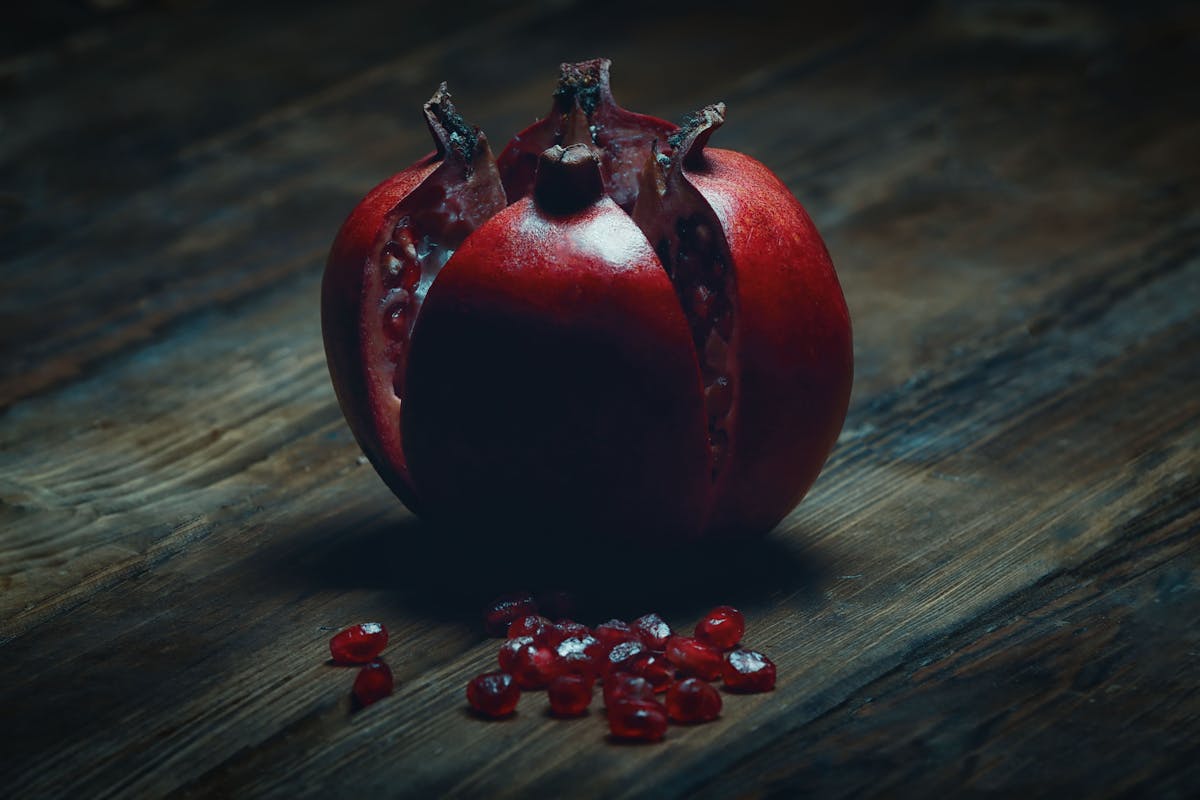 melagrana rossa, il frutto proibito nel mito di Demetra e Persefone