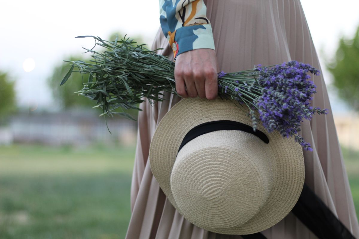Mazzo di lavanda e erbe aromatiche utilizzate nella preparazione tradizionale dell'acqua di San Giovanni