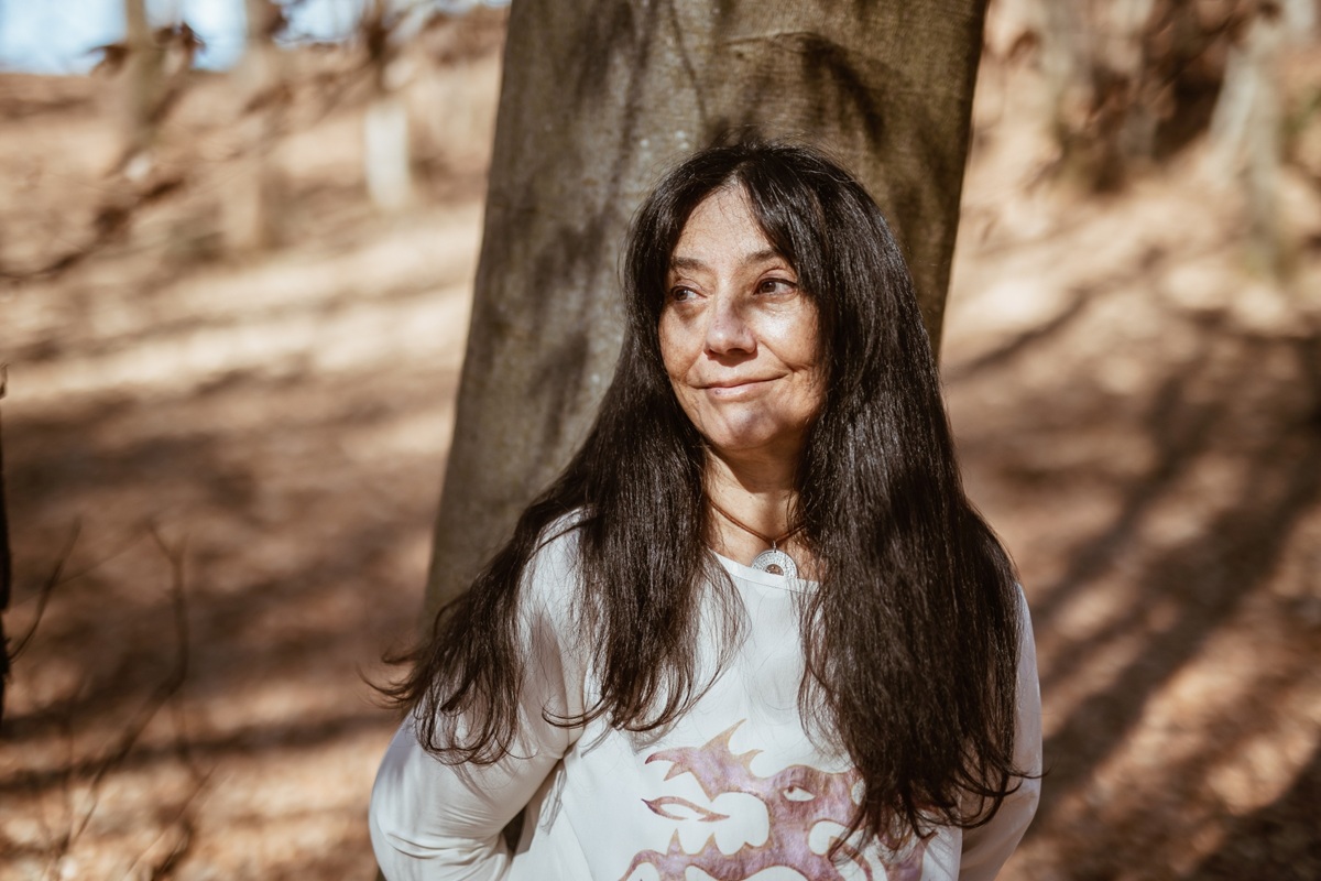 Selene Calloni Williams in un bosco