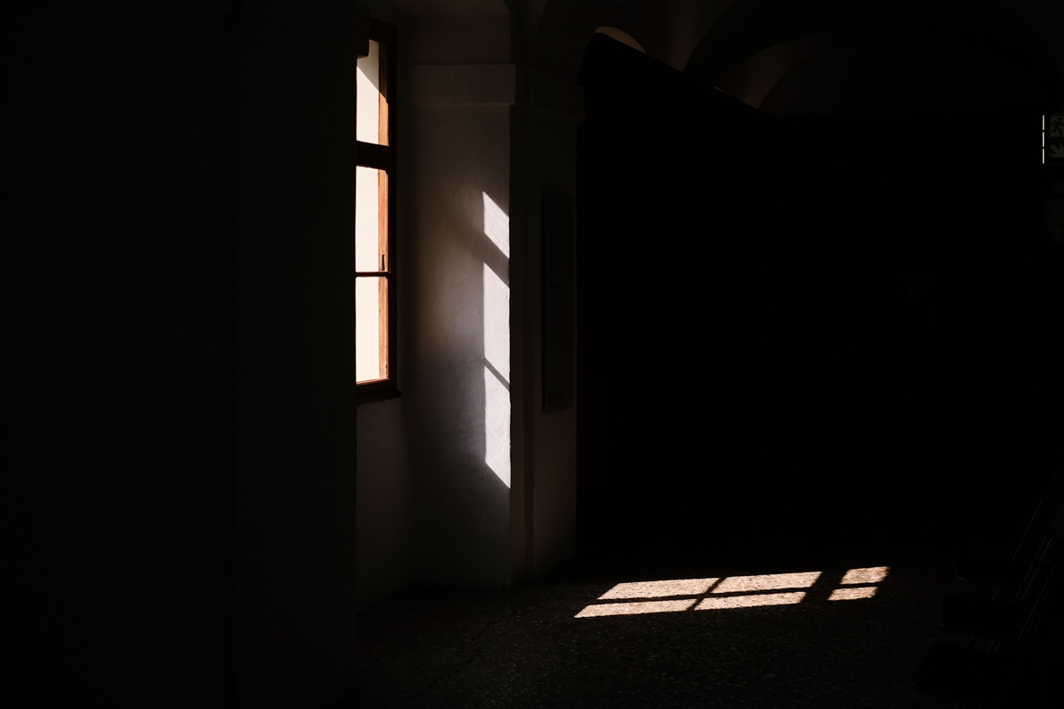 luce che entra dalle finestre